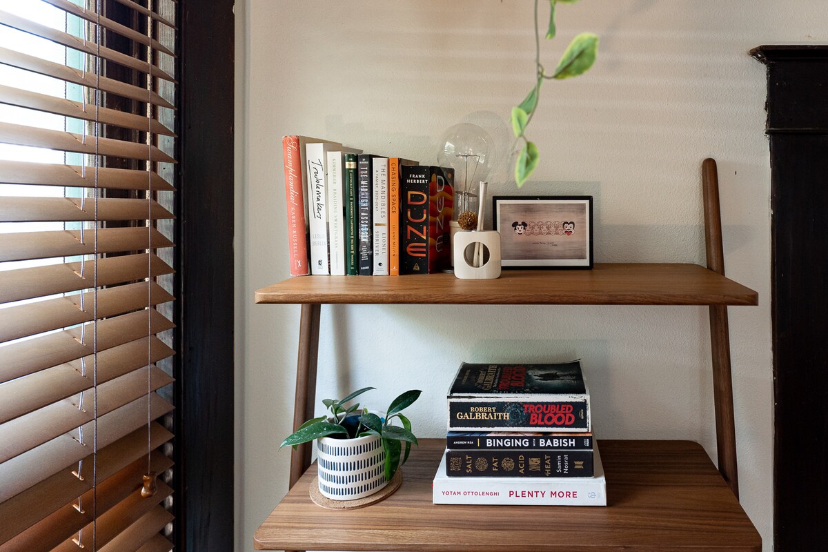 City Charm | Walk to Rainey St | WFH