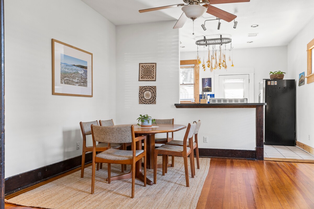 City Charm | Walk to Rainey St | WFH