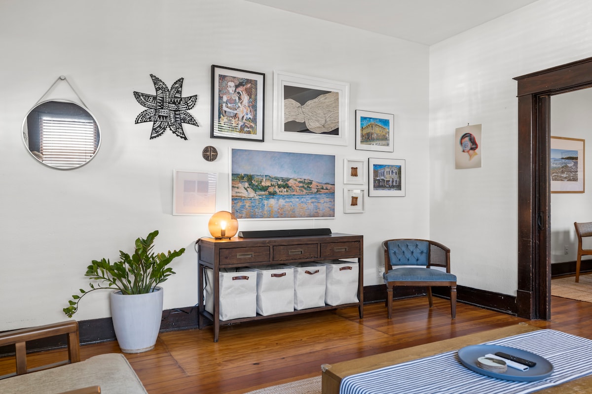 City Charm | Walk to Rainey St | WFH