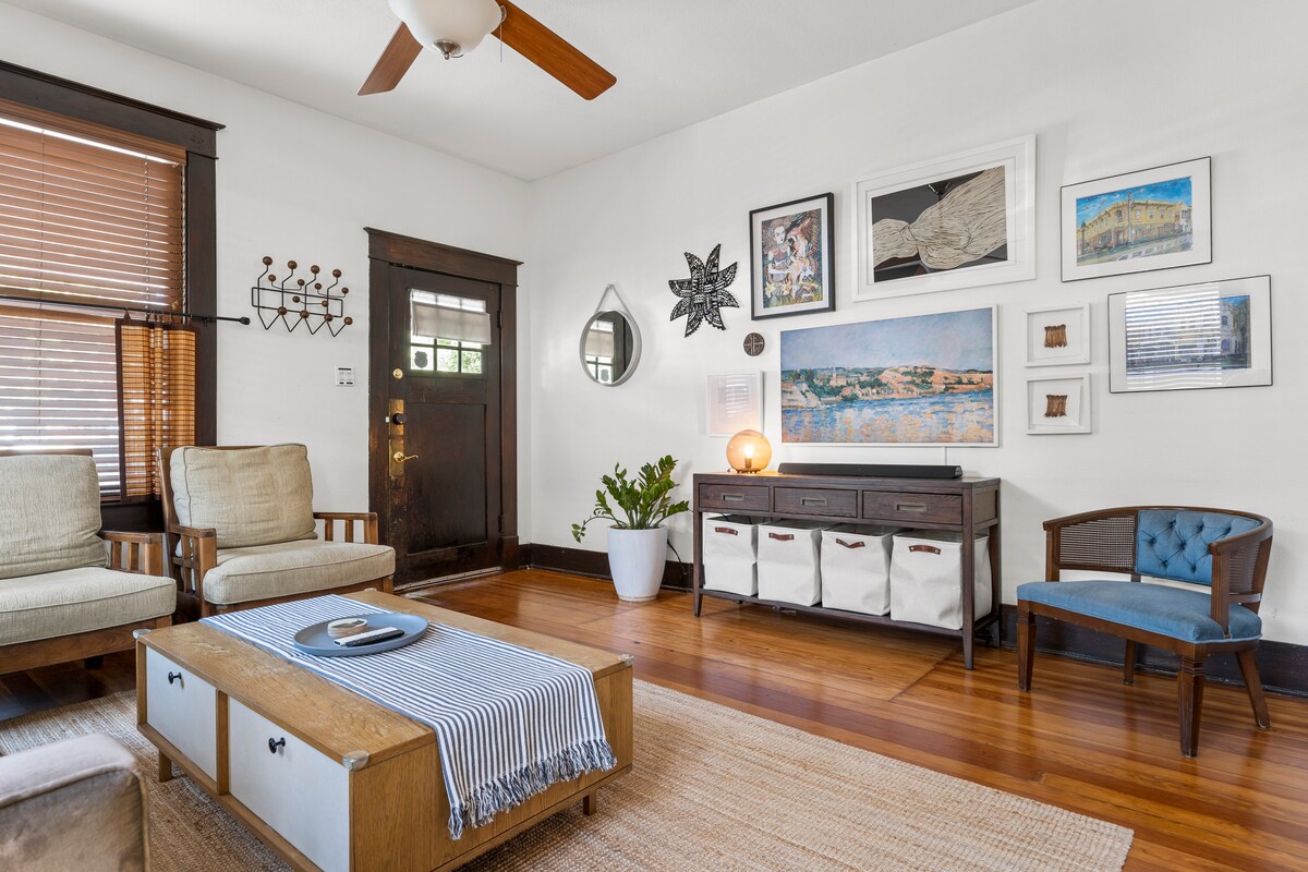 City Charm | Walk to Rainey St | WFH
