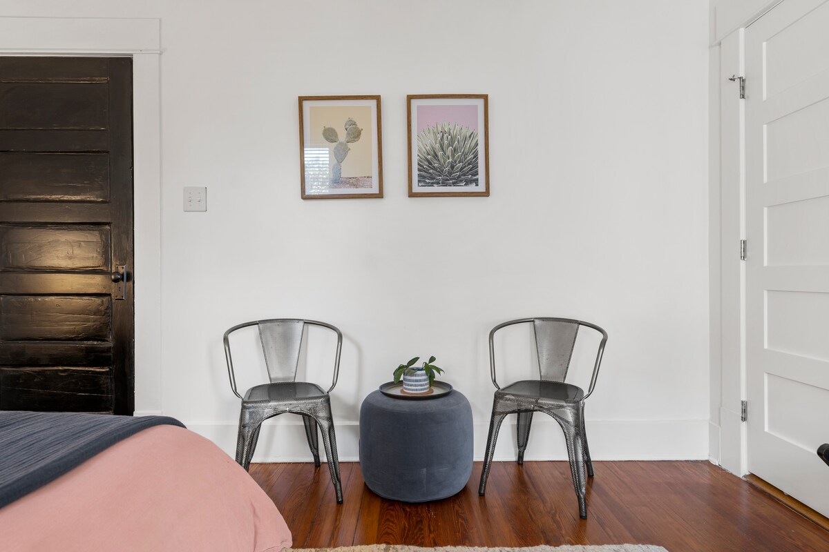 City Charm | Walk to Rainey St | WFH