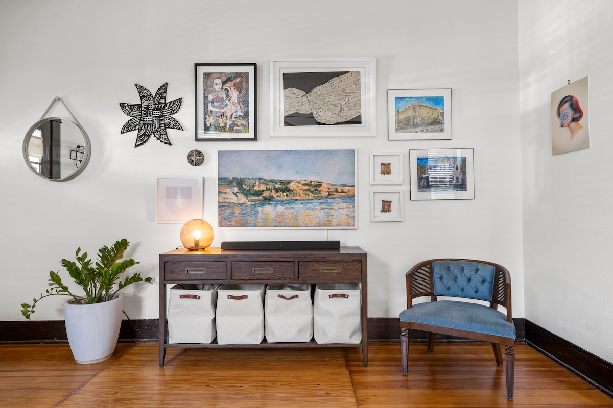 City Charm | Walk to Rainey St | WFH