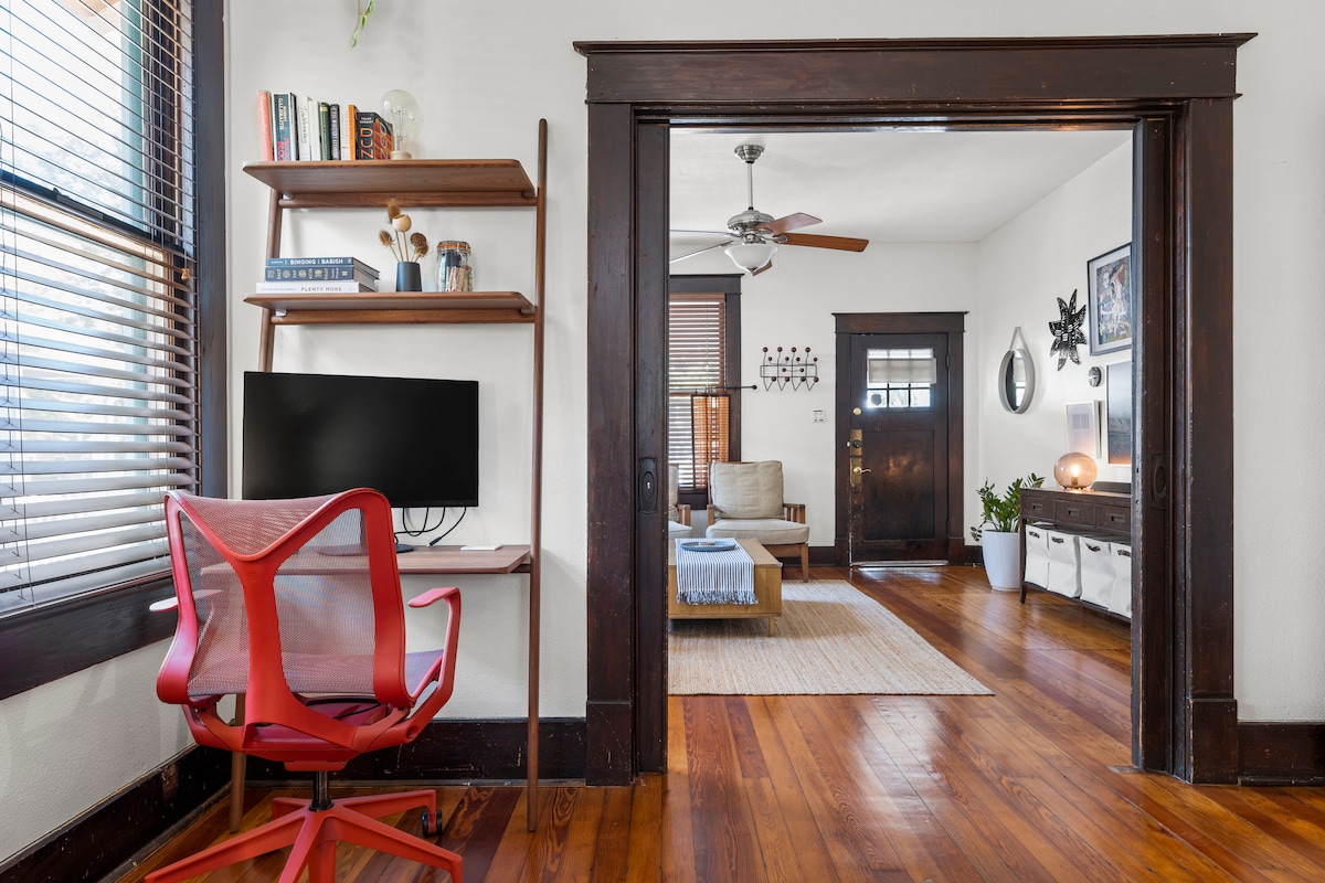 City Charm | Walk to Rainey St | WFH