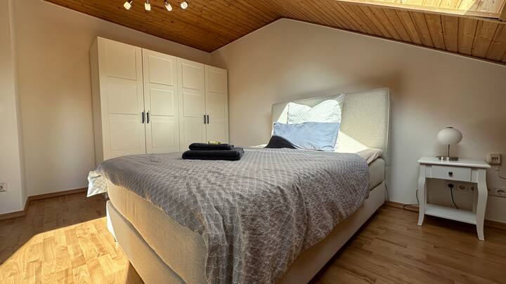 spálňa 4. dve manželské postele s úložným priestorom