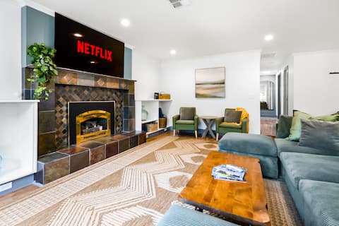 Family Retreat:Private HotTub|3min->Autzen|Fenced