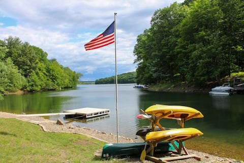 LakeDreams, Luxury 5 Bedroom, Lakefront, Hot Tub
