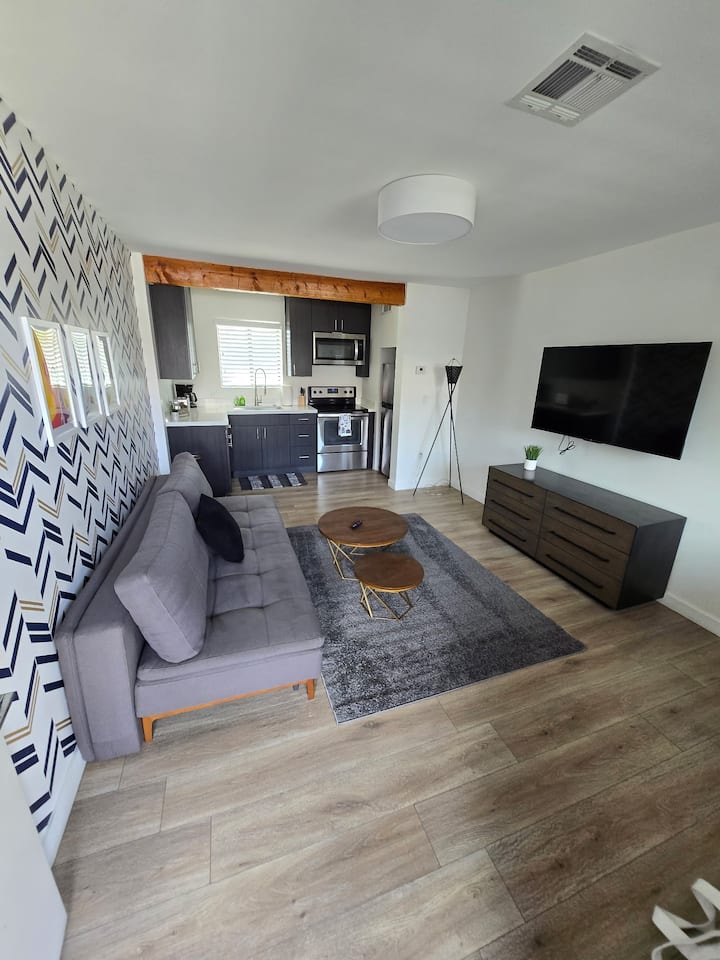 Noah | 1br Downtown Scene -2nd Floor Apt. - Phoenix, AZ