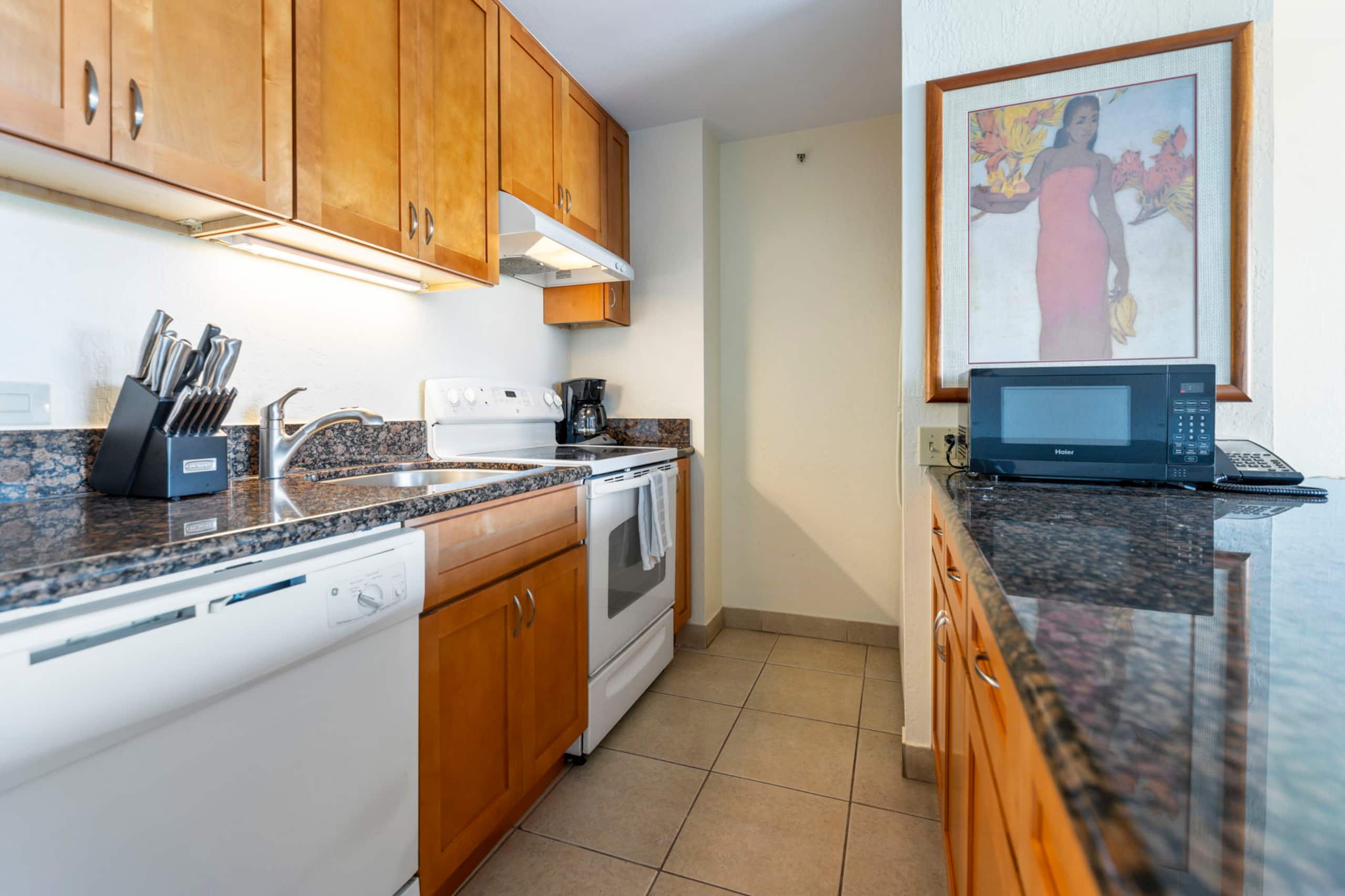 Condo in Lahaina · ★4.85 · Studio · 2 beds · 1 private bath - Image 16