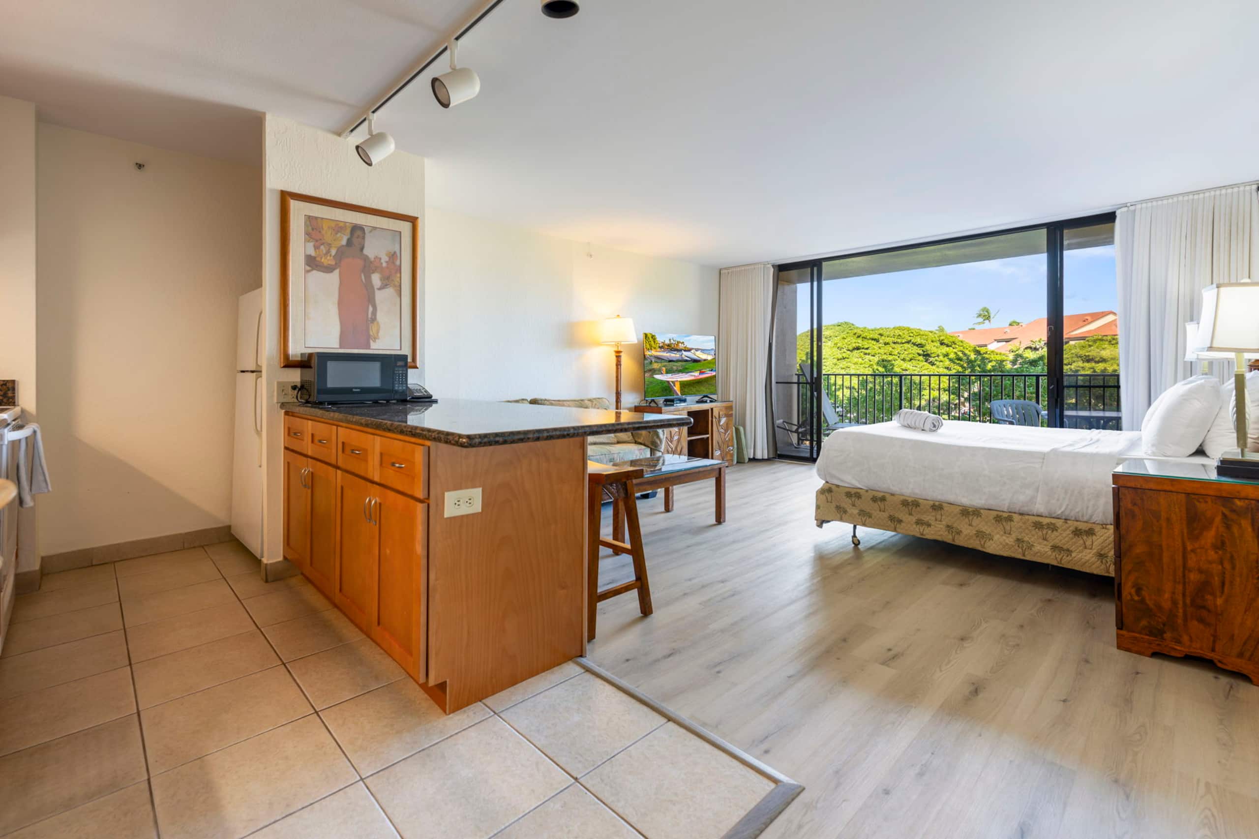 Condo in Lahaina · ★4.85 · Studio · 2 beds · 1 private bath - Image 4