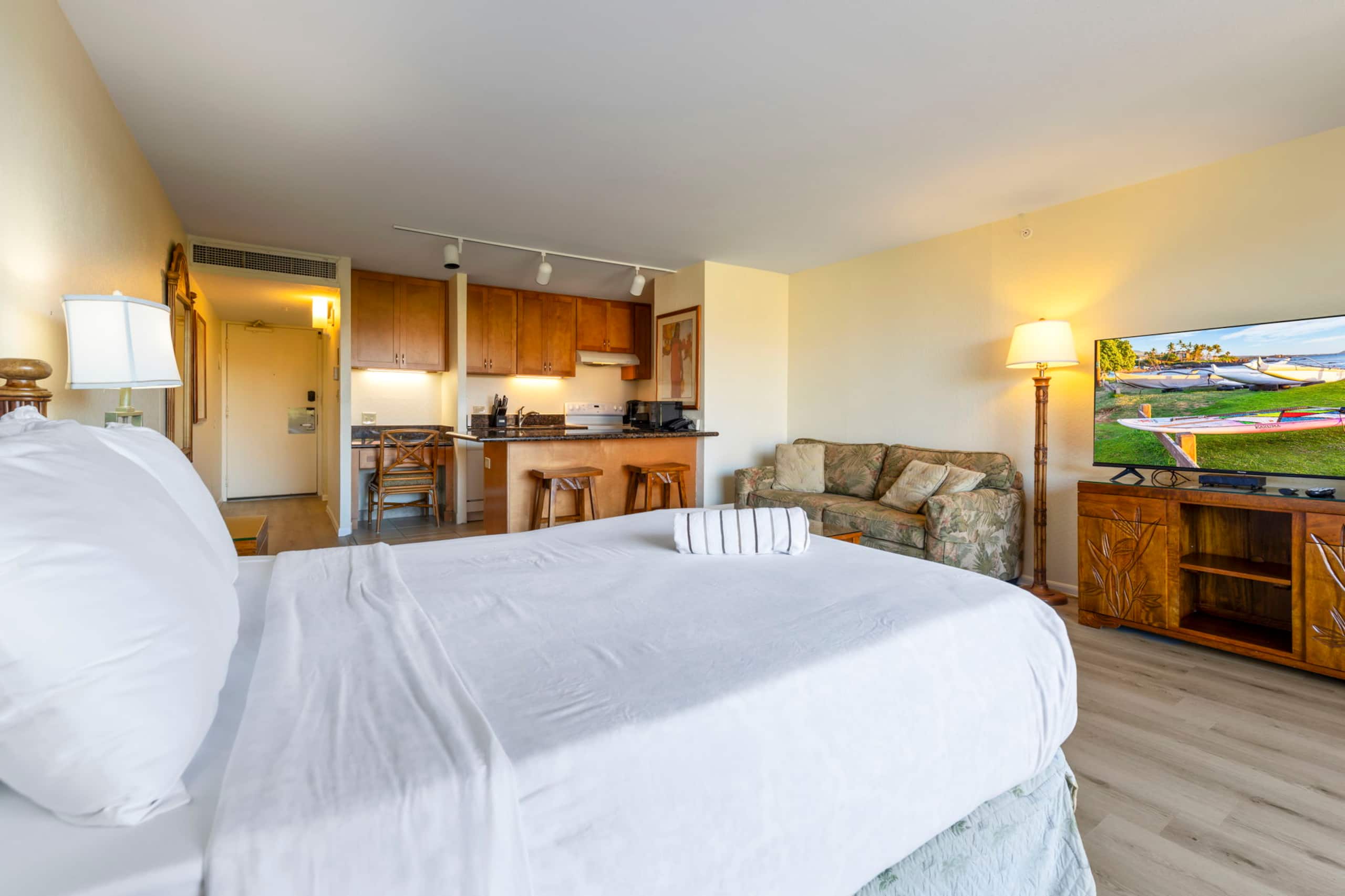 Condo in Lahaina · ★4.85 · Studio · 2 beds · 1 private bath - Image 10