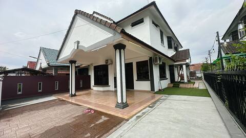 C01 Rinting Ville Semi D Masai 7R 20Pax FamilyStay