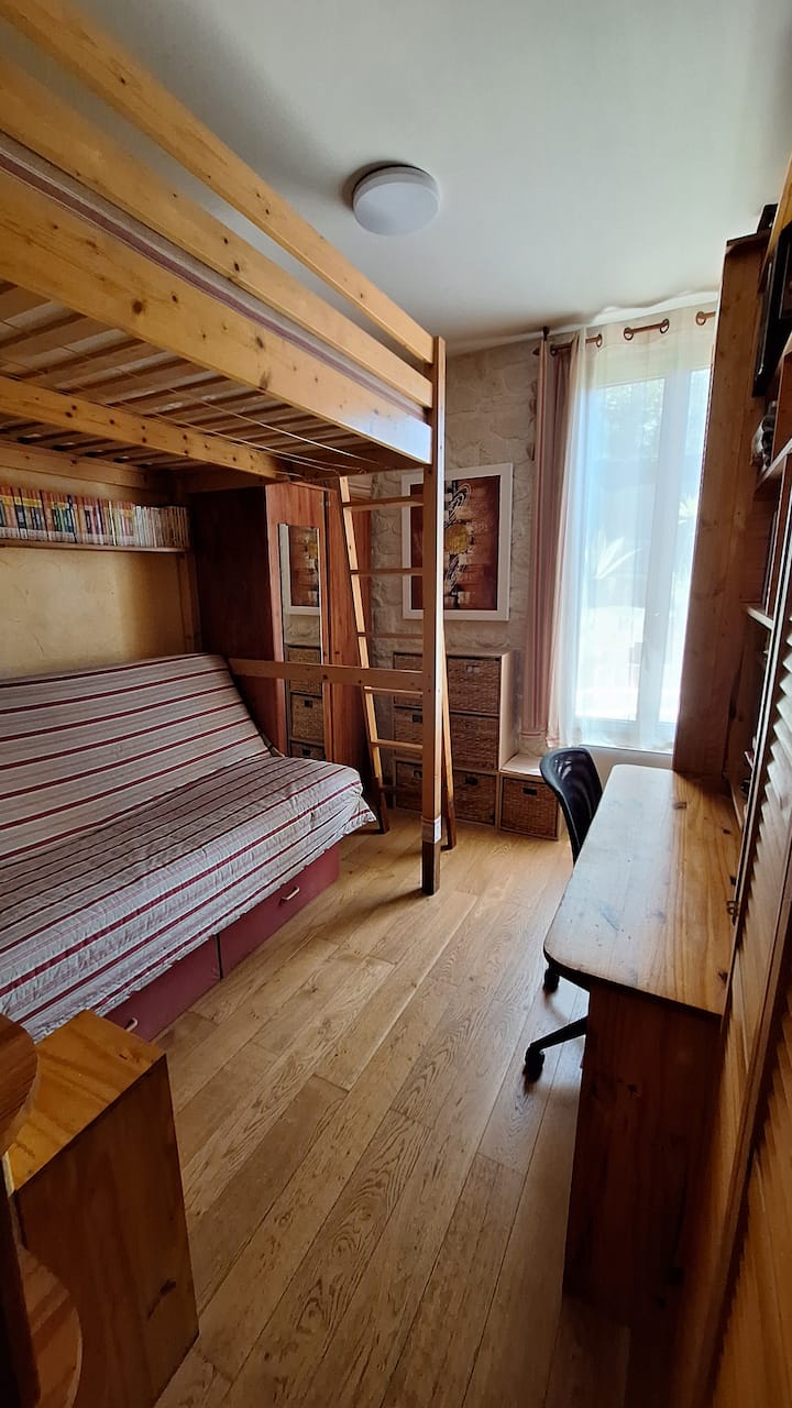 chumba cha kulala kilicho na mezzanine sentimita 140/190 na kitanda cha sofa sentimita 140/190