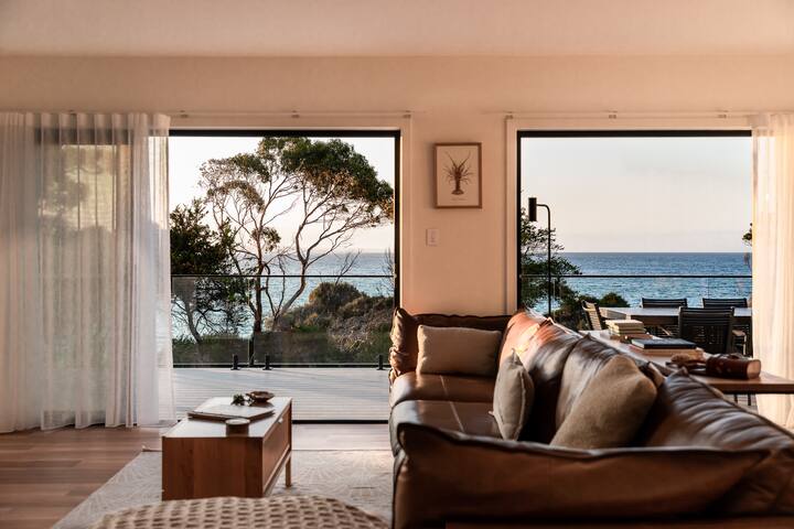 Humbugs, Bay of Fires ~ Beachfront Escape ~