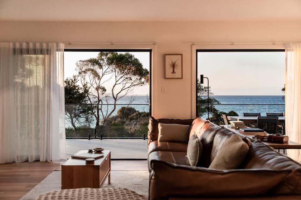 Humbugs, a beach house on the Bay of Fires, Binalong Bay, Tasmania, Australia, photo 3 of 10