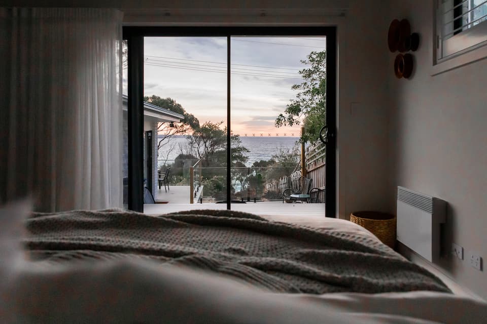 Humbugs, a beach house on the Bay of Fires, Binalong Bay, Tasmania, Australia, photo 9 of 10