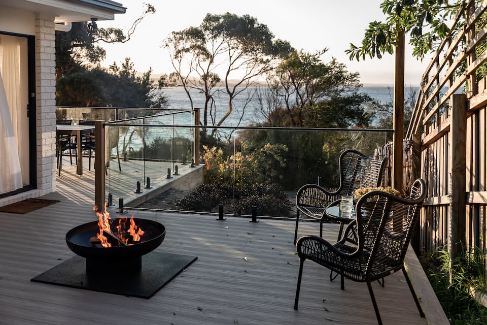 Humbugs, a beach house on the Bay of Fires, Binalong Bay, Tasmania, Australia, photo 2 of 10