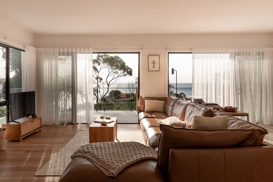 Humbugs, a beach house on the Bay of Fires, Binalong Bay, Tasmania, Australia, photo 5 of 10