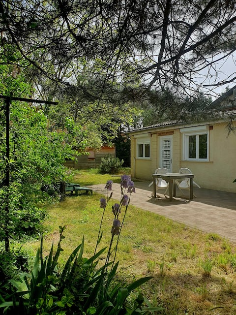 Quiet guesthouse cocooning, garden and terrace