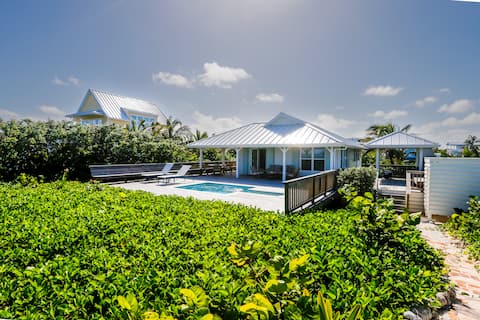 Las Olas - Cheerful oceanside two bedroom cottage