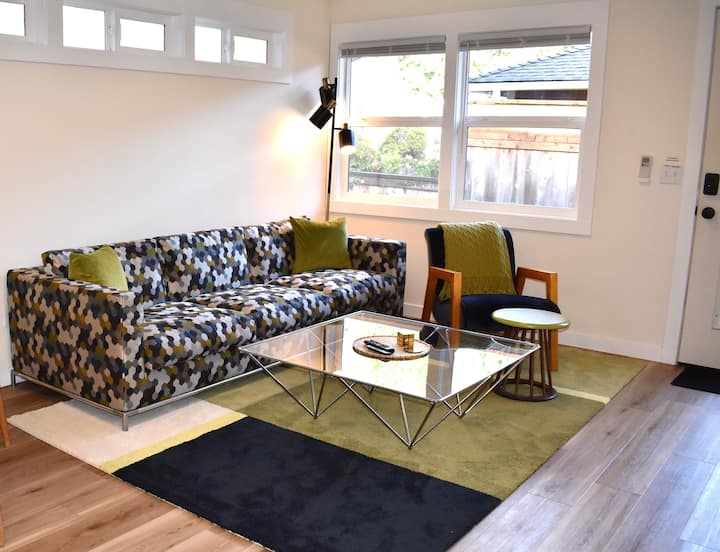 Beautiful Guesthouse 1 Bed/1 Bath, Dog Friendly - Olympia