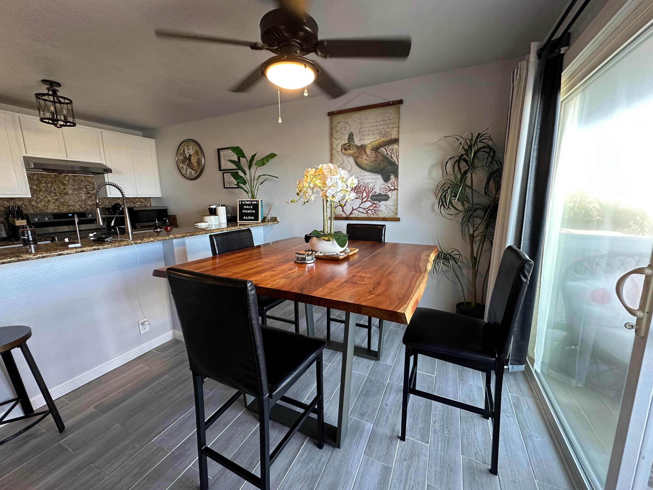 Condo in Kailua-Kona · ★4.87 · 2 bedrooms · 3 beds · 2 baths - Image 10
