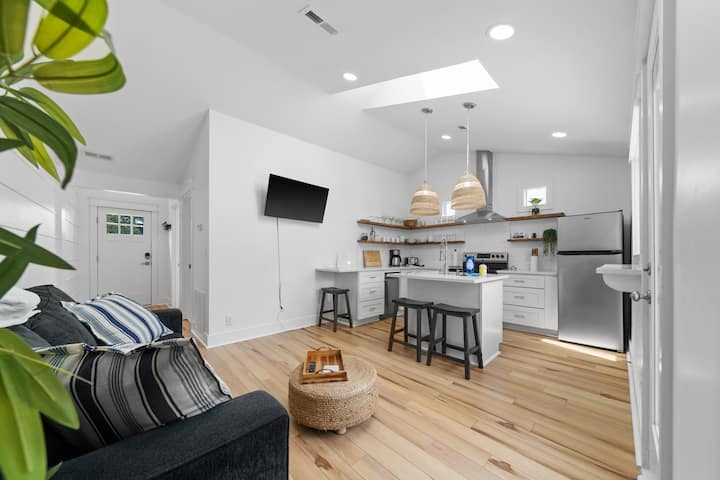 Surfer Bungalow | Beach & Town, Bring The Dog - Carolina Beach, NC