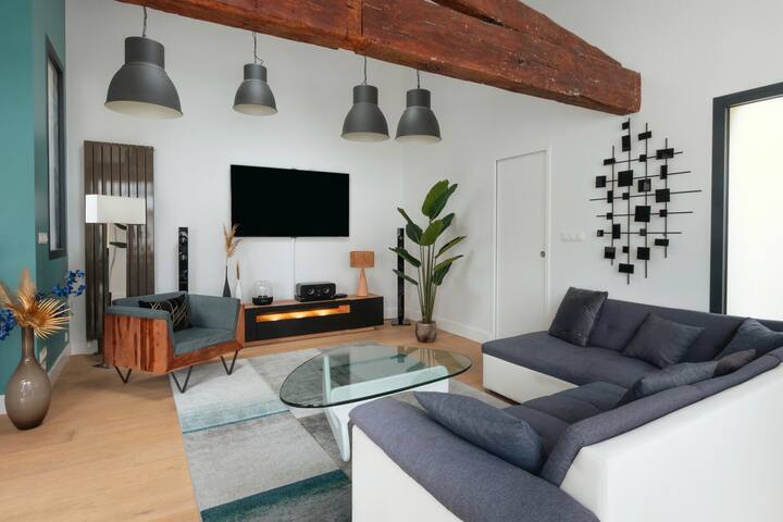 Villa Rousseau – Jacuzzi and Cinema in Bordeaux gallery image 2