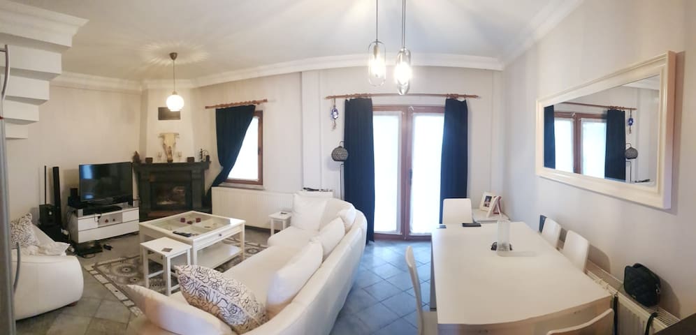 Denize yürüme mesafesinde Kumbaba’da villa