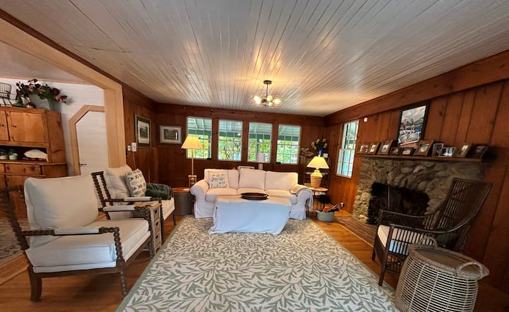 Historic Lakefront Cottage In White Mountains Nh - Littleton, NH