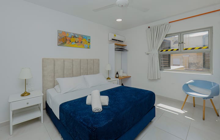 Queen Bed, Hot Water, Wifi, Ac, Private Bathroom - Cartagena
