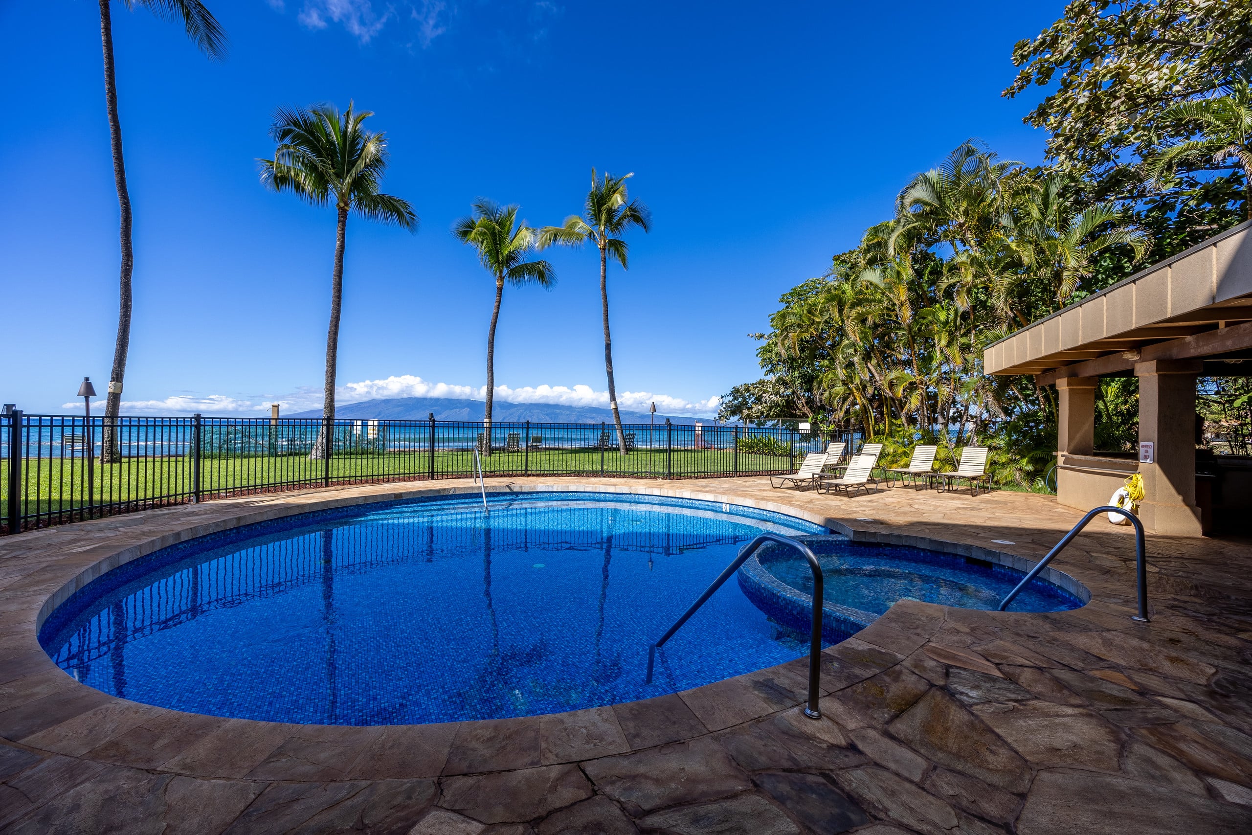 Condo in Lahaina · ★4.94 · 1 bedroom · 1 bed · 1 private bath - Image 36