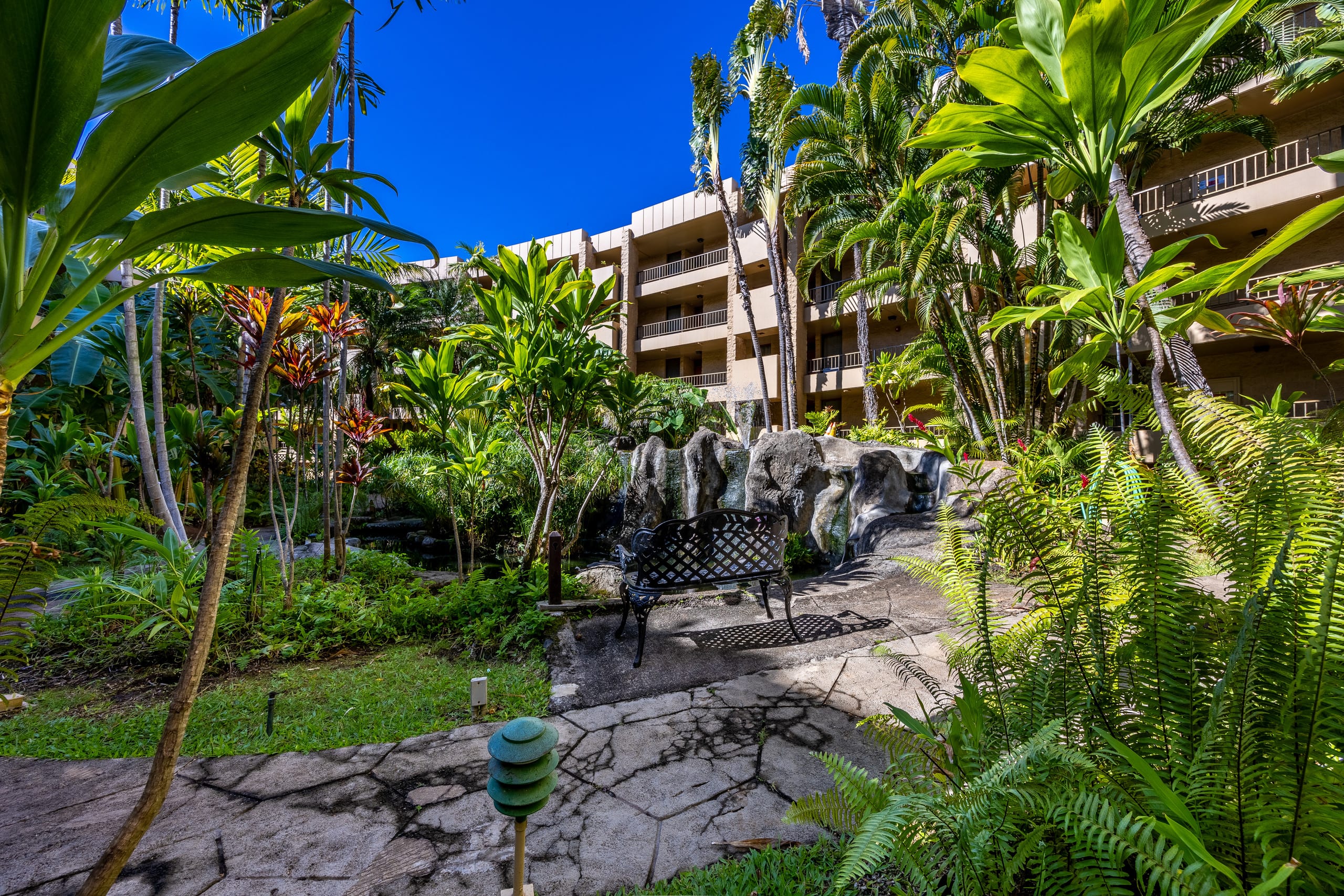 Condo in Lahaina · ★4.94 · 1 bedroom · 1 bed · 1 private bath - Image 8