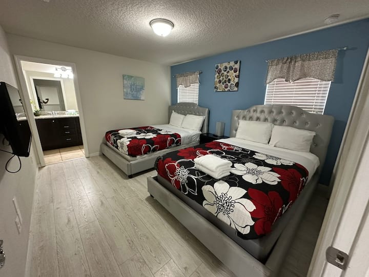 Disfruta de la serenidad de nuestro dormitorio queen