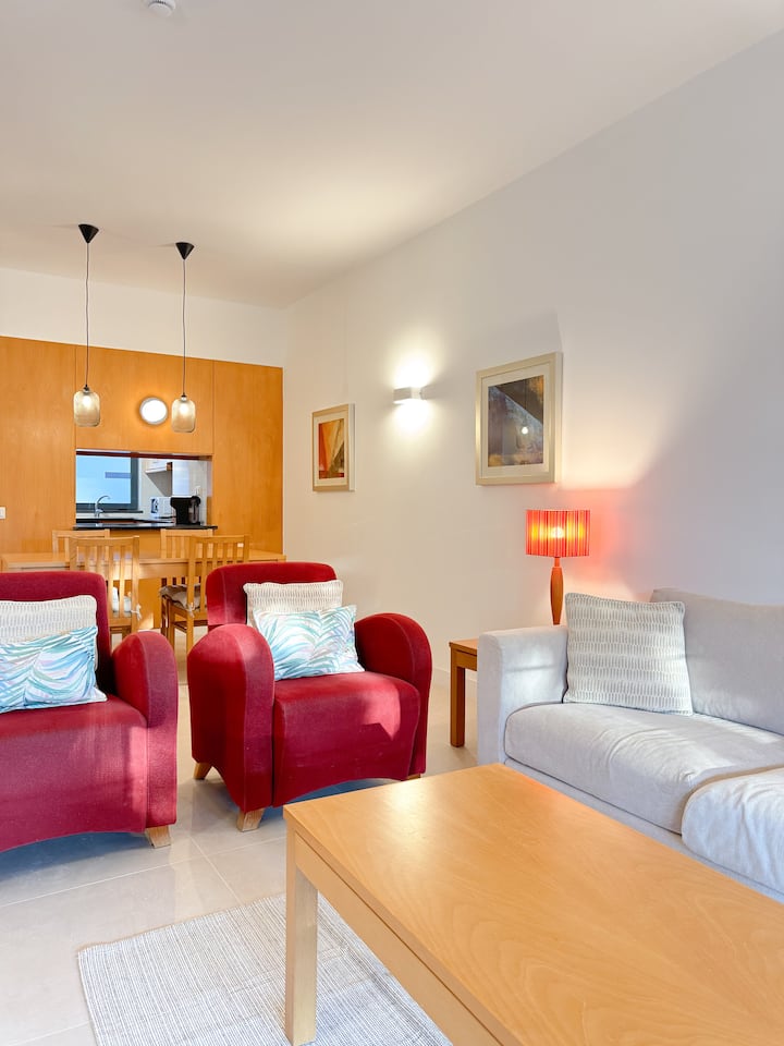 Modern Flat In Gated Complex With Pool - Lagos