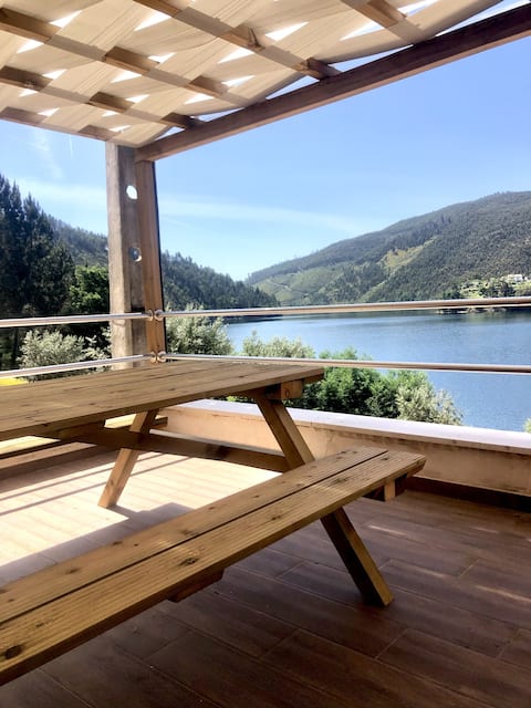 House overlooking Rio Zêzere, Dornes, Castelo do Bode