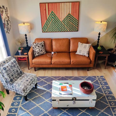 Oakwood Hill – 4mi to Broadway!