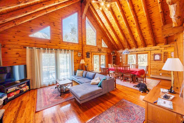 Secluded Hudson Valley Log Cabin | Sleeps 8 - Kingston, NY