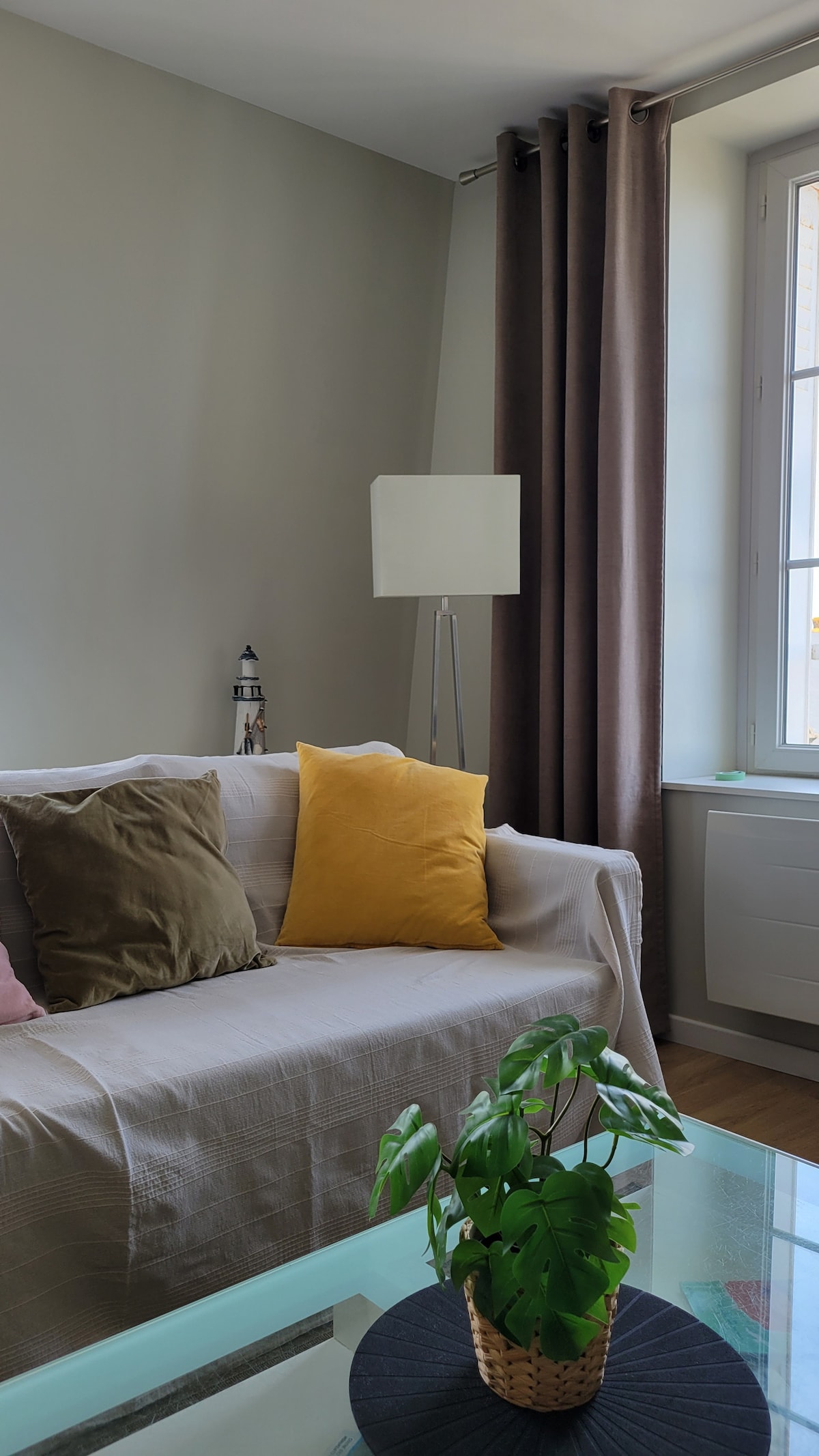 Top performing Airbnb: Renovated T3, 900 m from beach and city walls, train station 200 m away in Ille Et Vilaine