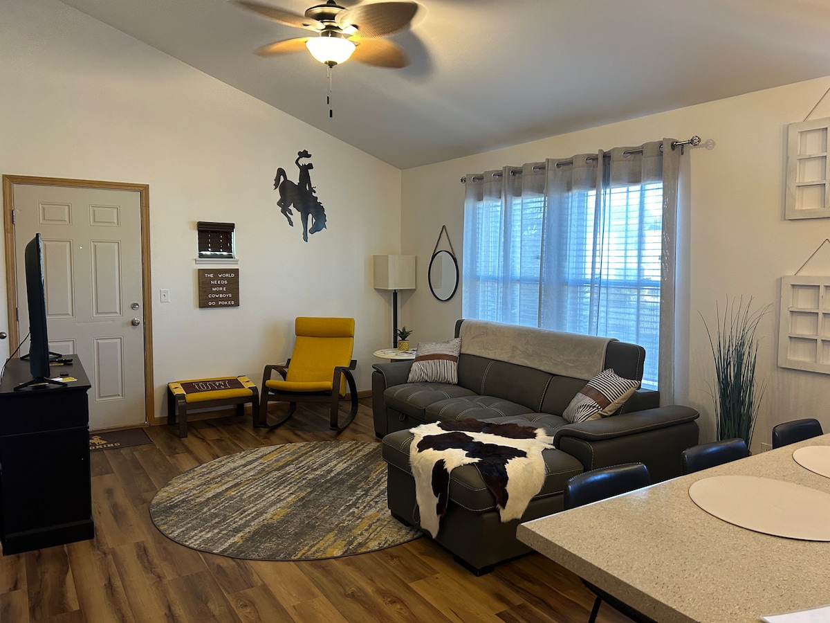 Successful Airbnb property: Pick 6 in Laramie