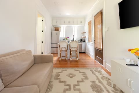 Top performing Airbnb: Beautiful Guest House, 10 min walk to Duke Campus! in Durham