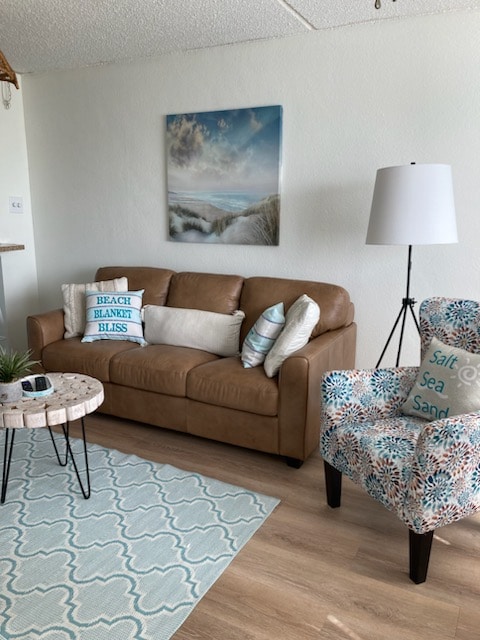 全新意大利皮革沙发床和装饰椅！