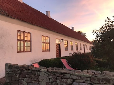 Historic farm with own lake and sea view