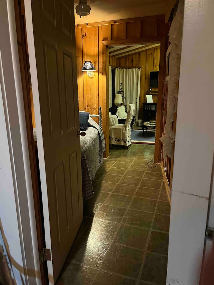 Entry for twin bed into sunroom.