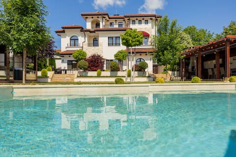 Villa Mediterra Varna - 5 bed heated Pool&Jacuzzi