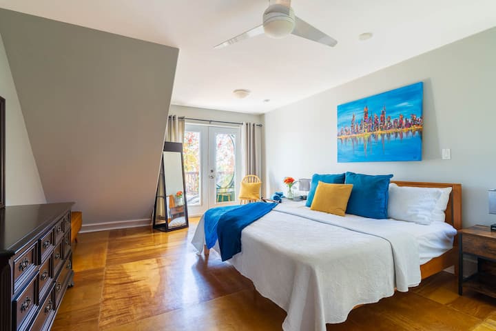 The Miller’s Room, part of The GristMill Place apartment, features a king bed, walk-in closet, private deck, and two stunning views: the millpond and the Upper Rideau Lake. The apartment also includes a kitchen, dining room, and fireplace.