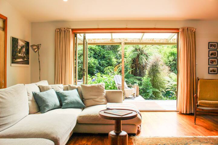 Spacious 4-bedroom Getaway - Kumara