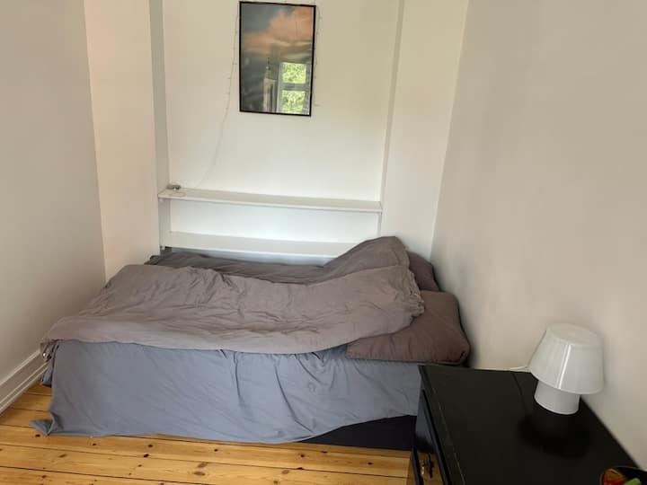 საძინებელი 1