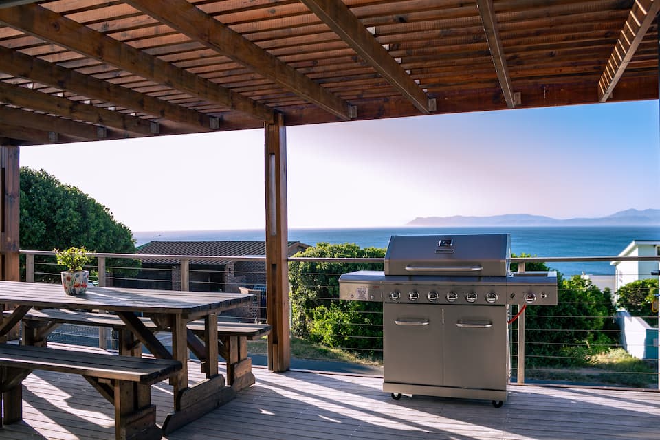 An ocean-view family house on the Whale Coast, De Kelders, Western Cape, South Africa, photo 1 of 10