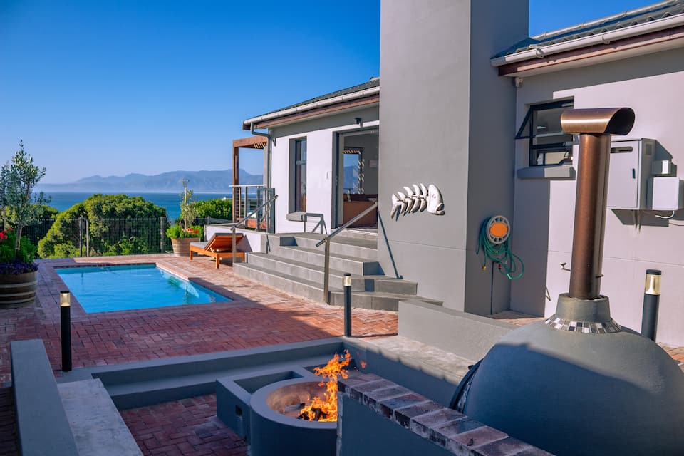 An ocean-view family house on the Whale Coast, De Kelders, Western Cape, South Africa, photo 10 of 10