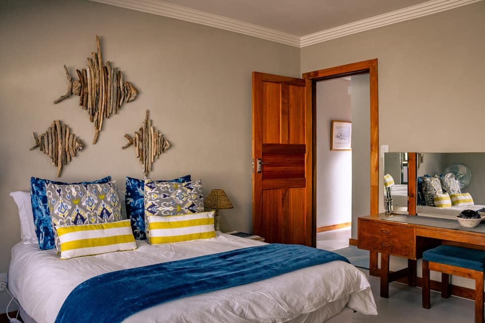 An ocean-view family house on the Whale Coast, De Kelders, Western Cape, South Africa, photo 7 of 10